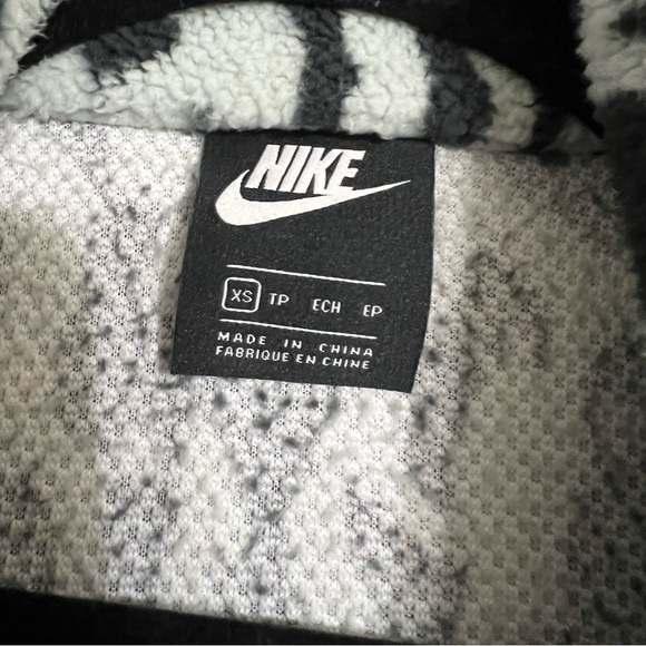 Nike Animal Print Fleece Zip Up - XS - Picture 6 of 6